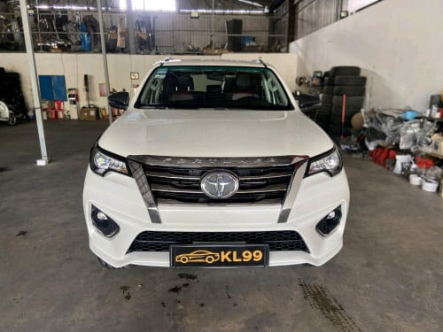 Toyota Fortuner ( TRD )( Full options )