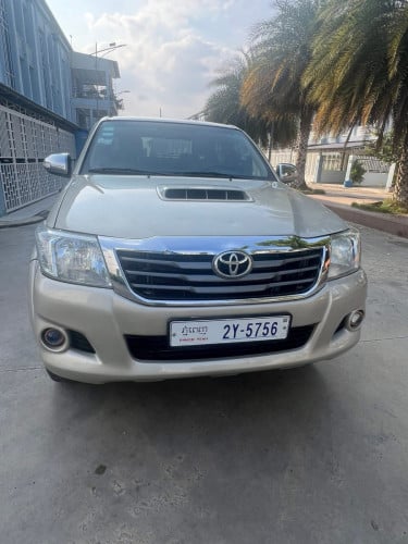 Toyota Hilux Vigo 2014 ឡានក្រុមហ៊ុន ហ្សុីន១ជុំ ថ្មីណាស់