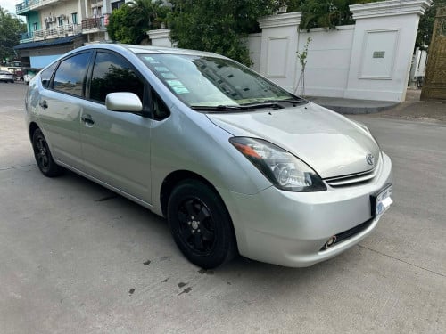 Toyota Prius 2004 Half Full