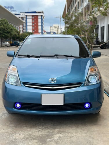 Toyota Prius 2006 half full