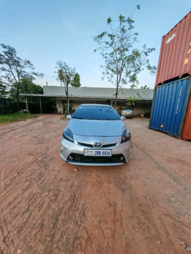 Toyota​ ​prius​ 2010 opt4 solar open roof