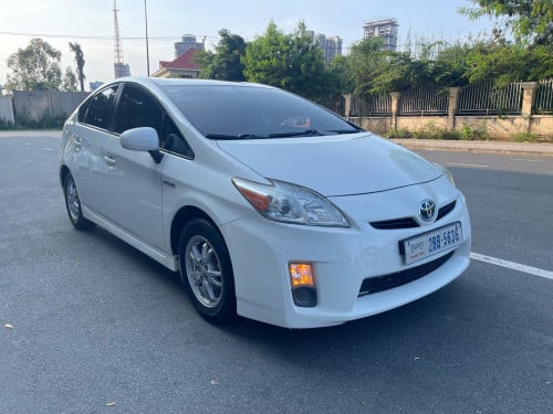 Toyota Prius 2010 option 4 JBL ក្នុងលឿង