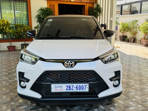 Toyota Raize 2024 ដំបូលខ្មៅ ចរចារ