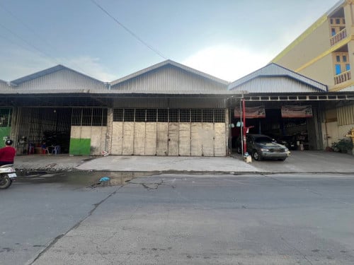 ឃ្លាំងសម្រាប់ជួលខណ្ឌដង្កោ​​​​  ​