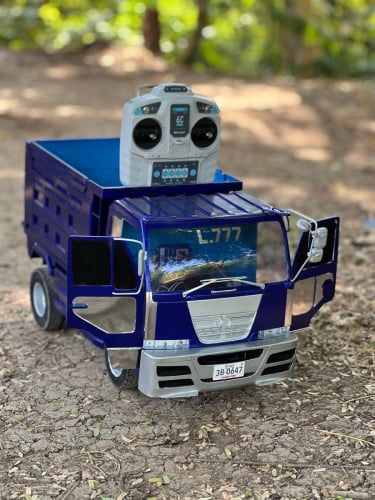 ឡានដឹកដីបញ្ជា