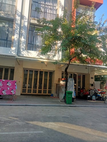 ផ្ទះអាជីវកម្ម ដាក់ជួល បុរីប៉េងហួត បឹងស្នោ សម្ភារៈពេញ