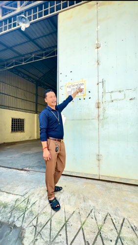 នៅមុកប្រលានពោចិនតុង