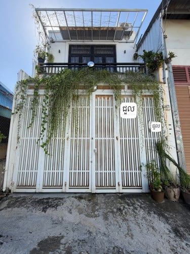 ផ្ទះស្អាតទីតាំងល្អជិតប្រលាន្តចាស់