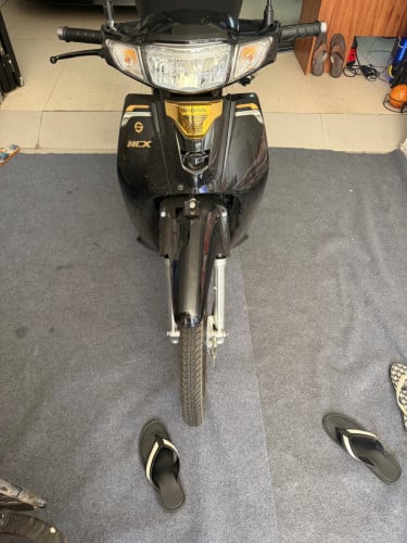 ម៉ូតូ​លក់​នៅ​ស្អាត​អត់​បេះដូង​