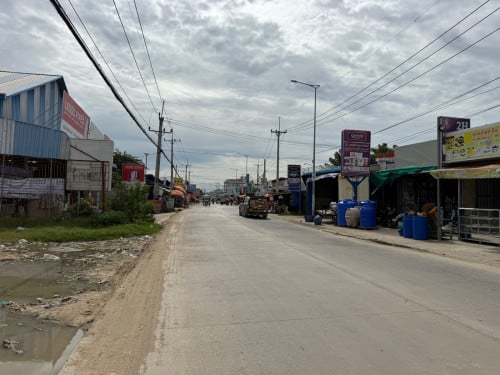 ដីអាជីវកម្មលើផ្លូវ2011ជិតវត្តឈូកវ៉ា