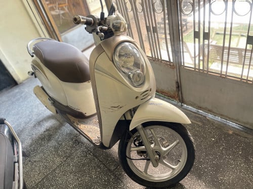 ម៉ូតូលក់ 2012 បាត់កាត មានពន្ធត្រឹមត្រូវ នៅស្អាតធានាមិនពាក់ពាន់