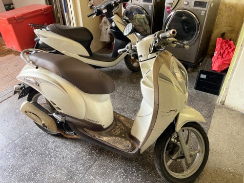 ម៉ូតូលក់ 2012 បាត់កាត មានពន្ធត្រឹមត្រូវ នៅស្អាតធានាមិនពាក់ពាន់