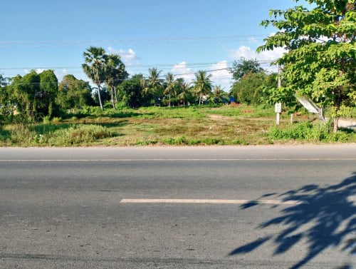 ដីកែងលកជាប់ផ្លូវជាតិលេខ5 33មx63ម