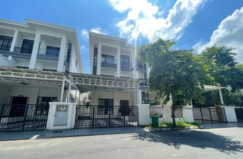 វីឡាភ្លោះសម្រាប់ជួល ទីតាំងស្ថិតនៅ  បុរី វីឡាថោន ( ជិតផ្លូវ60ម )