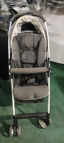 រទេះក្មេងមួយទឹកមកពីជប៉ុននៅថ្មីស្អាត់90%