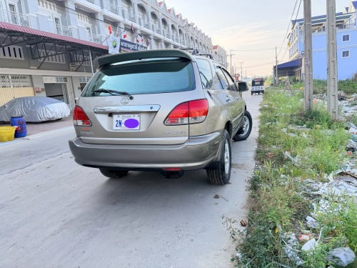 ឡានលក់99ប៉ុង២ម្ចាស់ដើមឡានថ្មីសុីនមួយជុំប្រើលក្ខណះគ្រួសារ