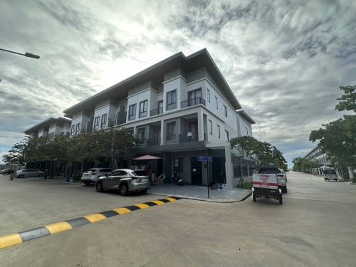 ផ្ទះកែង Chip Mong 6A បញ្ចុះតំលៃ$5,000 (អាចចរចារបាន)