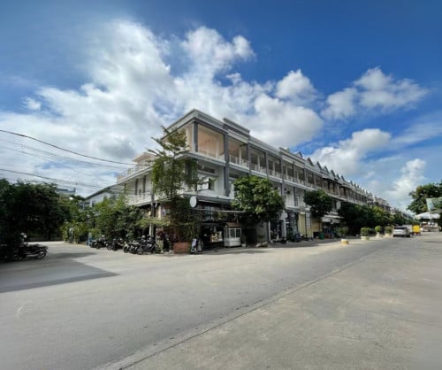 ផ្ទះអាជីវកម្ម កែង ពិភពថ្មី ចំការដូង ដង្កោ /​ Corner Shophouse for sale, Chamkardong,