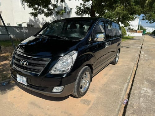 លក់​បងប្អូន​ប្រញាប់​លុយH1​ឆ្នាំ​017​ ​ ទីតាំង​ភ្នំពេញ​ 16500$