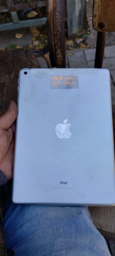 លក់ ipad 5th សុំនុំសុិនពីរក្រៅប្រទេស32G ជាប់iclodដូចរូប