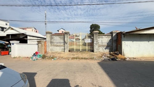 ដីសំរាប់លក់ប្លង់រឹង ជិតសាលា IU ភូមិ ភ្នំពេញថ្មី សង្កាត់ ភ្នំពេញថ្មី ខណ្ឌសែនសុខ 10*30