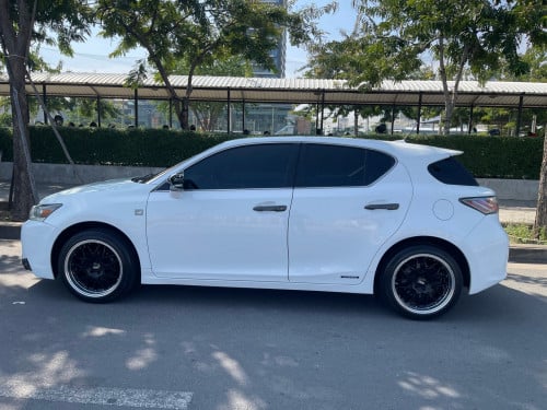 ស្តុកថ្មីឡានក៏ថ្មី Lexus CT 200h 2013 F-Sport ធានាឡានស្អាតជួនបងៗអាគុយHybrid អាបេអេសABSអេម