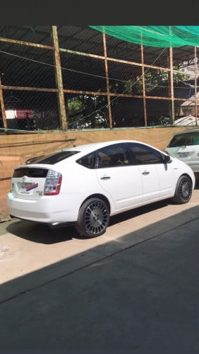 ឡានស្អាត Prius 07 Full Option ពណ៌ស