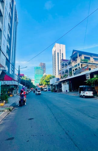 ● ផ្ទះអាជីវកម្មសម្រាប់លក់នៅបឹងត្របែក (ផ្លូវ99)