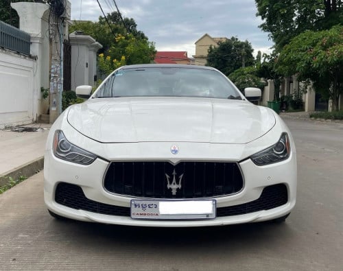 MaseratiGhibli 015V6ម៉ាសុីនសាំង ទឹកថ្នាំសុីនមួយជុំម៉ាសុីនប្រអប់លេខអ៊ែម ក្នុងឈឺរី សុំពេលរៀបចំ2ថ្ងៃ