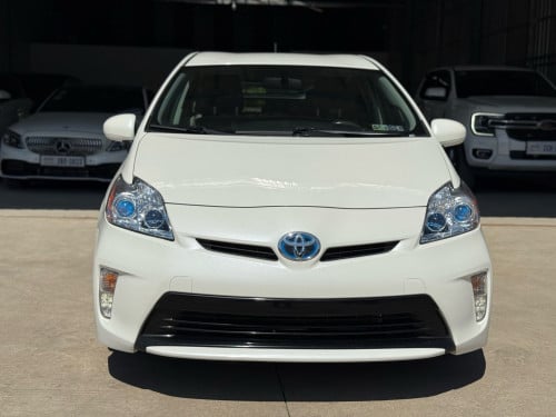 2013 Toyota Prius ទើបរៀបចំហើយធានាថ្មី