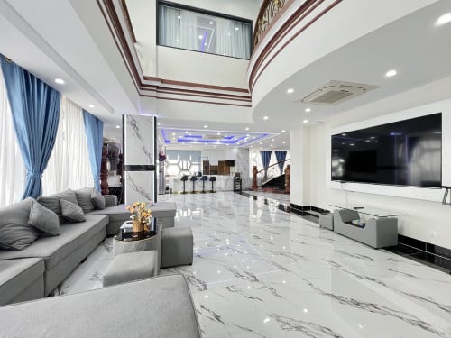 4-Bedroom Penthouse Apartment in Toul Tom Poung Area Available Now!