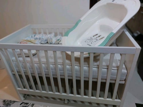 For sale Baby Crib and baby bath tub
