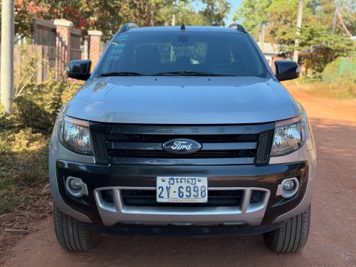Ford ranger wildtrak 2014 ឡានស្អាត សំណុំសុីន