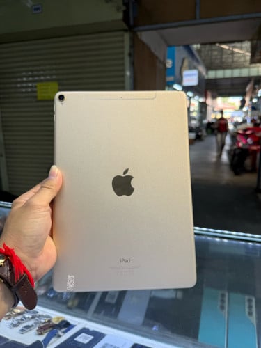 iPad Pro10.5inh 512G Sim WiFi អត់ដើរស្គេន អេក្រង់ស្រុីន ស្ព័រតិច