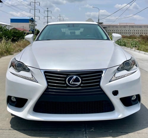 Lexus IS200T 2016 full premium