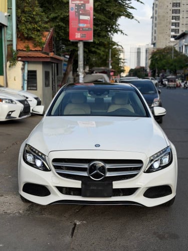 Mercedes Benz C300 ឆ្នាំ2015 Options ញ៉ាក់សាច់