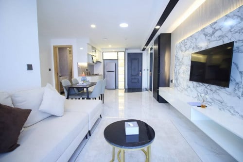 Modern Spacious Condo in TK Area