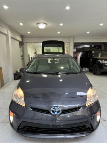 Prius 012 option3ពណ៍ប្រផេះឡានថ្មីក្រដាសពន្ធអត់បុកអត់ប៉ះស្ងផរប្តូូរពណ៍លក់$18300ចរចារ