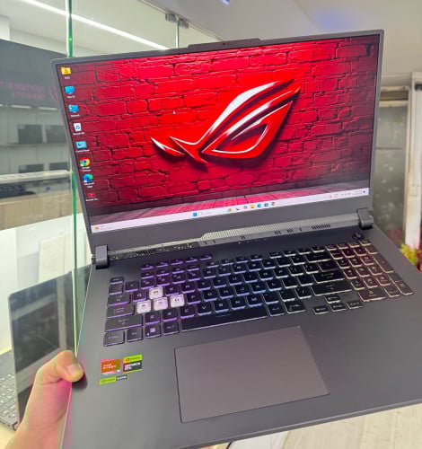 ROG Strix G713 / Ryzen 9-7845 / 16GB / M.2 1T / RTX4060 (8GB) / 17.3” 2K(240hz) / RGB