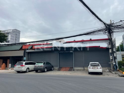 Shop House for Rent at Ner Phsar Doeum Thkov High