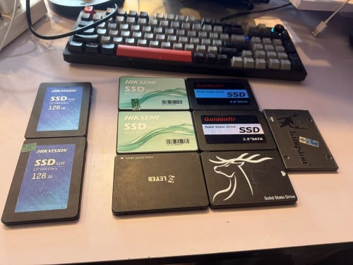 SSD 128g , 240g,256g មួយតឹក