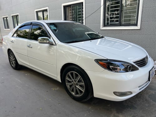 Toyota Camry XLE 2003 white