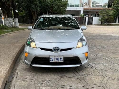 Toyota Prius 011 អប់សិន2  អេក្រង់ធំ អាគុយ abs អេម ម្ចាស់ប្រើថែ រៀបចំហើយស្រេច ឯកសារគ្រប់តម្លៃពិសេស