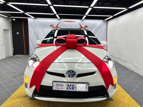 Toyota Prius 013 option sola ធានាឡានថ្មីស្អាត