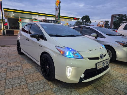 TOYOTA PRIUS 2010 ឡើង2012 Option3