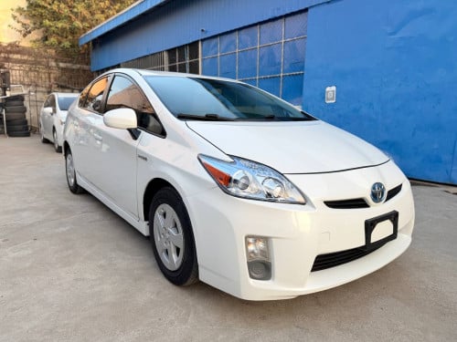 Toyota Prius 2010 Option 2 នៅឃ្មុំ​ហ្ស៊ីន​ ឡានកាលី