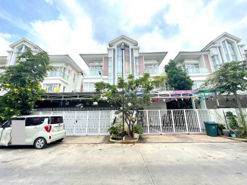 វីឡាភ្លោះ លក់បន្ទាន់ បុរីជីប ម៉ុងផាកលែន សែនសុខ