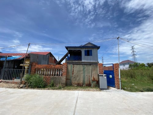 ដីលក់បន្ទាន់នៅខាងតាខ្នៅ