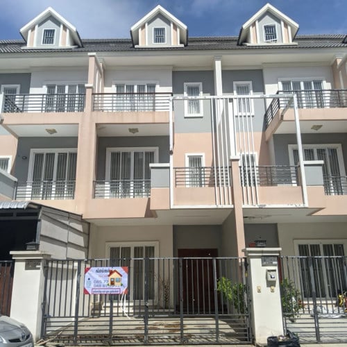 វិឡាសំរាបលក់បន្ទាន់ ក្នុងបុរីភ្នំពេញថ្មីផ្លូវទ្រុងមាន់ ជាប់ក្រសួងកិច្ចការនារី