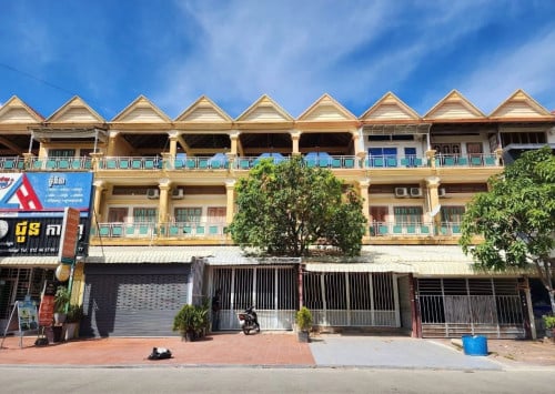 ផ្ទះអាជីវកម្មនៅលើផ្លូវធំវត្តសំរោងអណ្ដែត ត្រូវការលក់បន្ទាន់ខ្លាំង